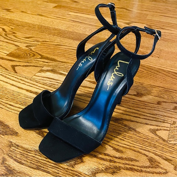 Lulu’s Black Suede Sandals - Picture 3 of 6